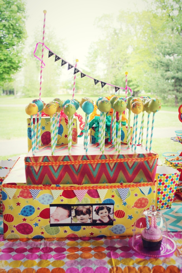 balloon cake pops and DIY cake pop stand